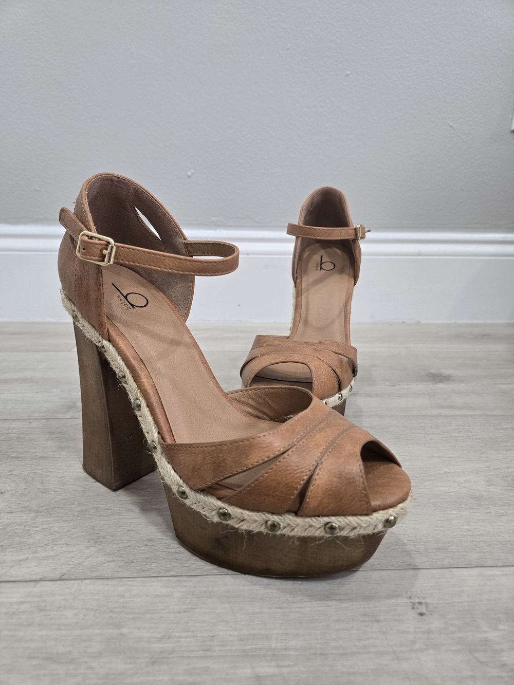 Wooden Platform Sandals with Macrame and Stud Details 👡